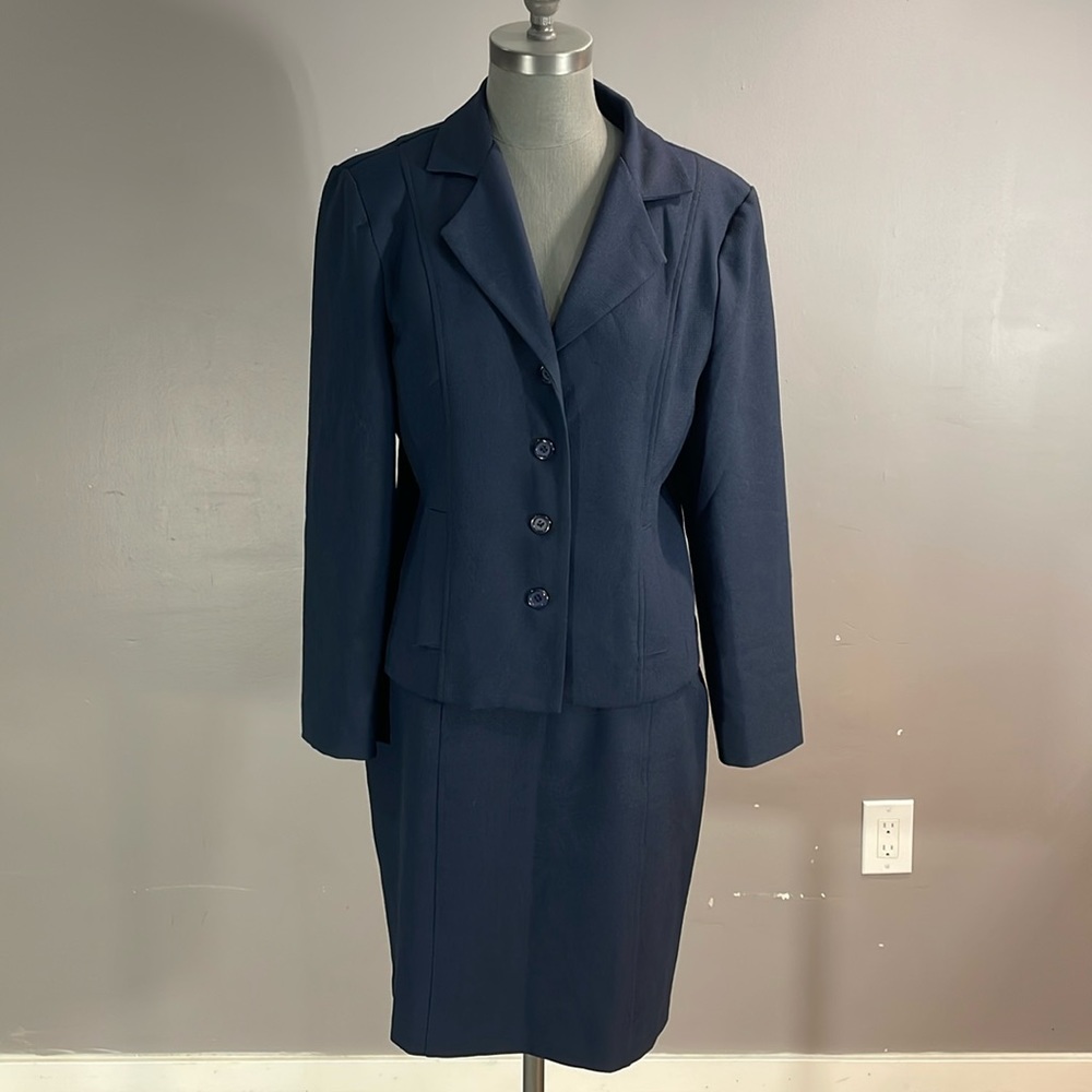 Emblem Coordinates size 11 Navy 100% polyester made in Canada suit